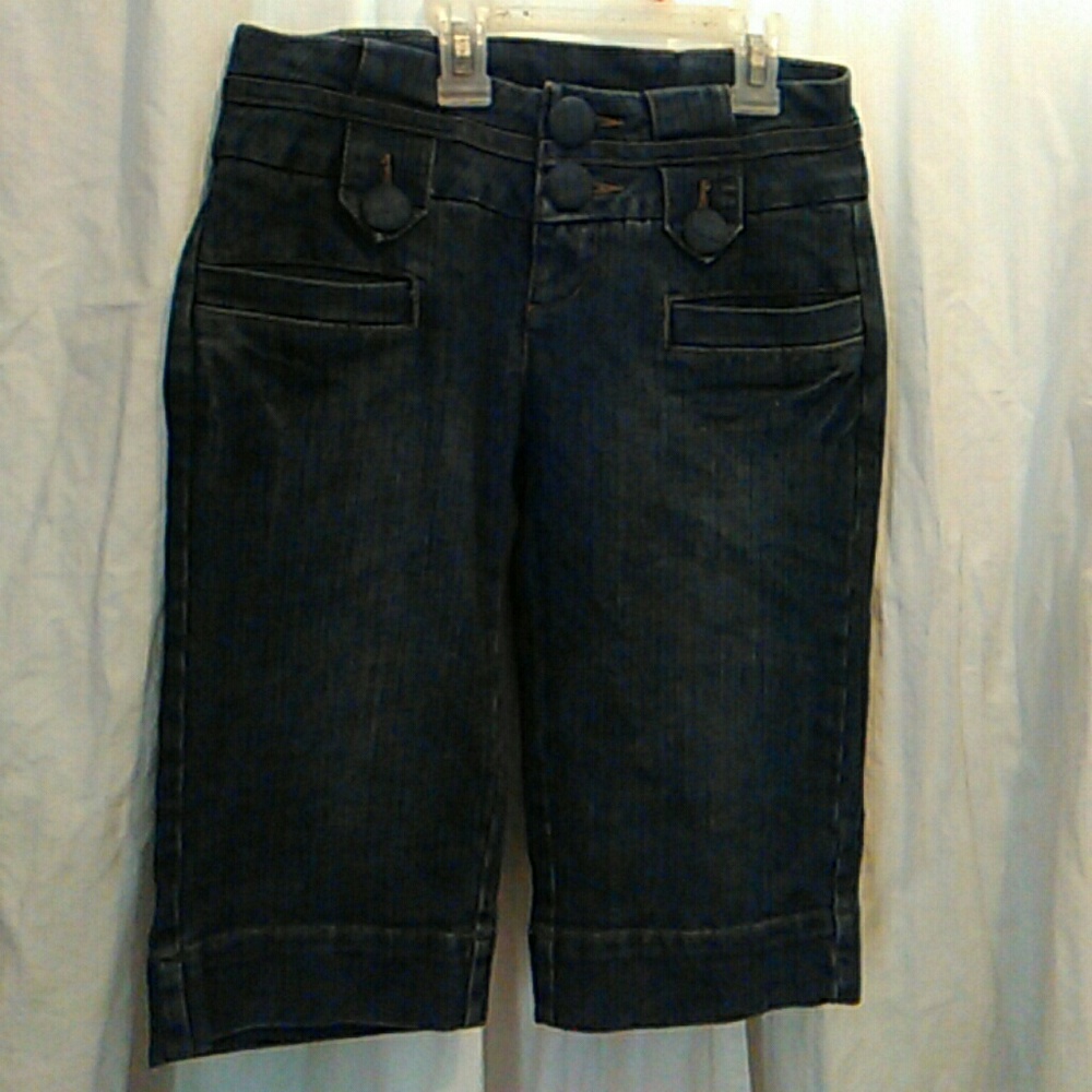 Cache dark wash denim Capri